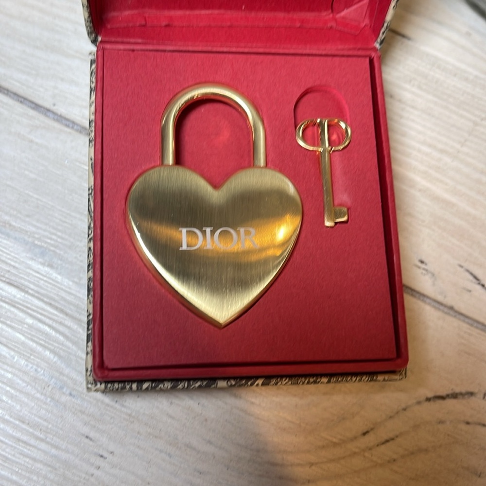 Dior Gold Heart Padlock with Key NIB. - Picture 2 of 3